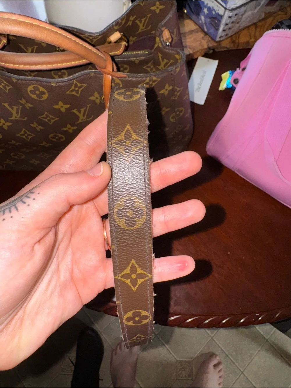 Louis vuitton Montaigne GM with shoulder strap. - Picture 5 of 16